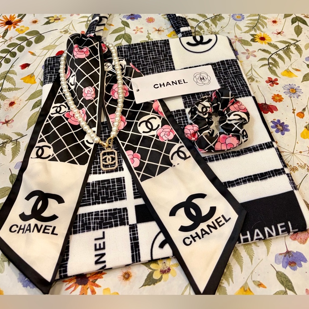 NWT CHANEL VIP Fashion Black & White Logo Patchwork Tote w/Scarf & scrunchie - Picture 3 of 7